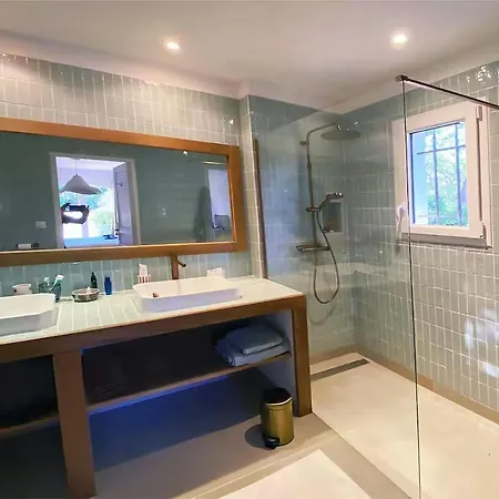 Luxury Villa, Infinity Pool, 5 Min Villa
